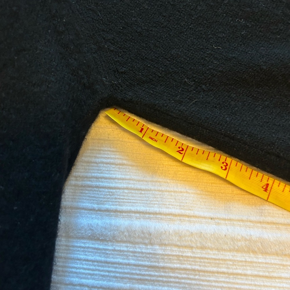 Vintage woman’s black sweater - Picture 10 of 11